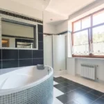 Non, le carrelage n'est pas toujours le meilleur revêtement de sol pour maison humide