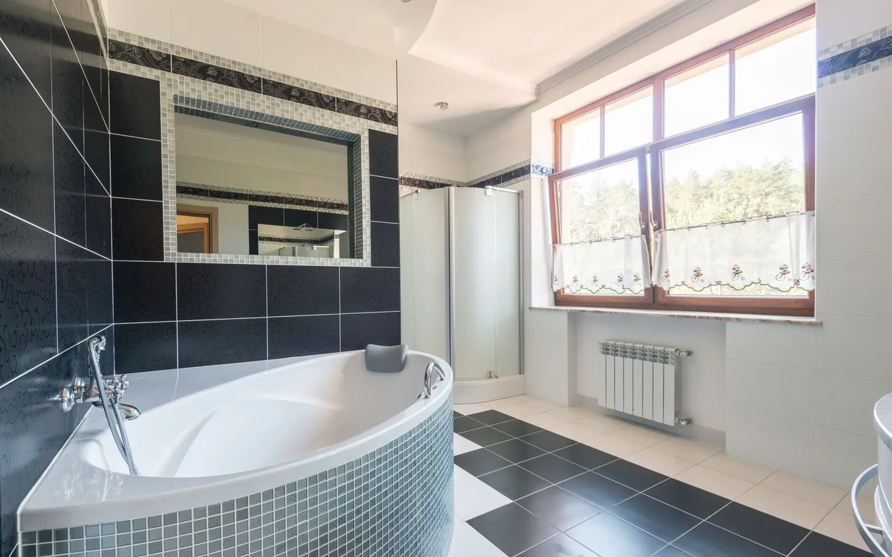 Non, le carrelage n'est pas toujours le meilleur revêtement de sol pour maison humide