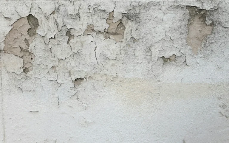 Humidité dans les murs d'une maison : le bon traitement dépend d'abord de la source
